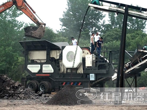 山西車載型煤炭破碎機(jī)作業(yè)現(xiàn)場